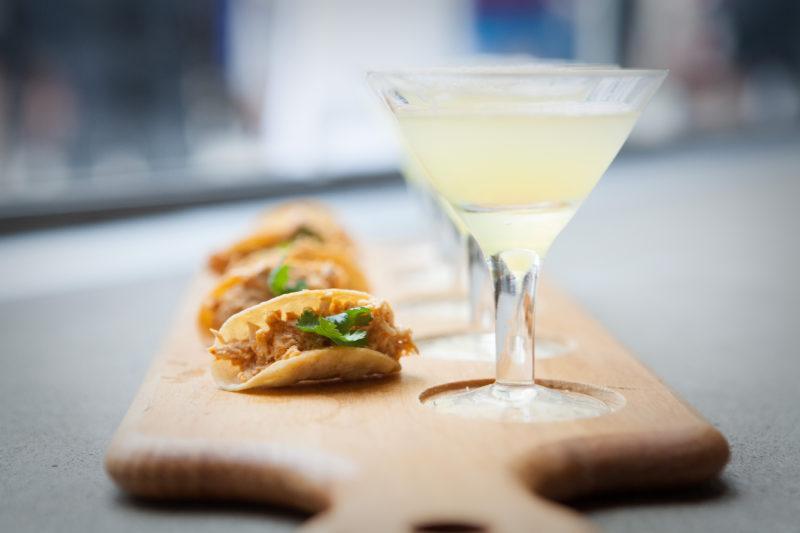 Текила Патрон с тако и другими мексиканскими деликатесами