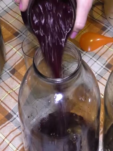 налить варенье