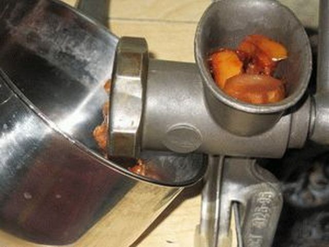 слива через мясорубку