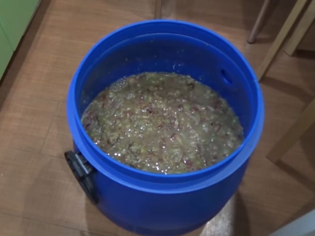 сок в бочке