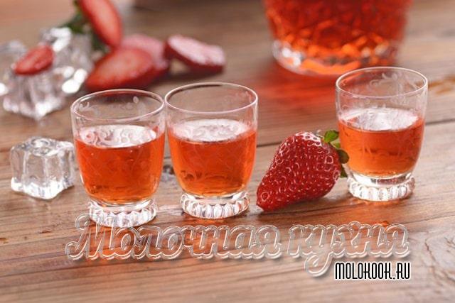 Рецепт дедовской наивки из свежей клубники