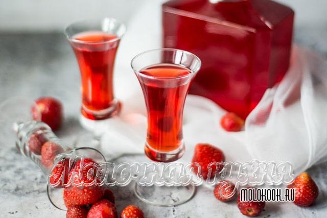 Наливка из клубничной заморозки