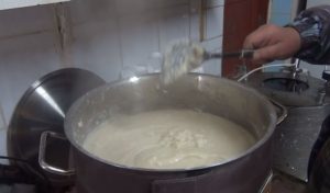 Консистенция сусла после добавления молотой пшеничной крупы