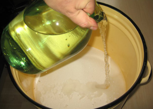 заливаем водой