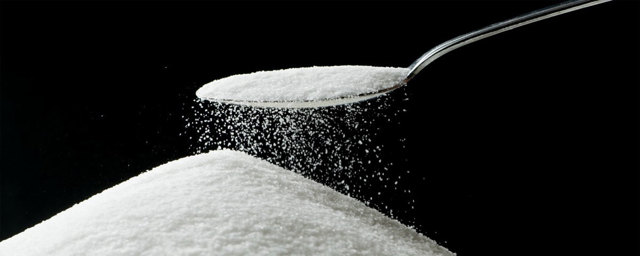 Как правильно вносить сахар в брагу из фруктов