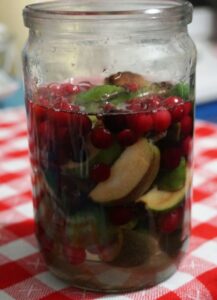 Клюква и фейхоа в банке